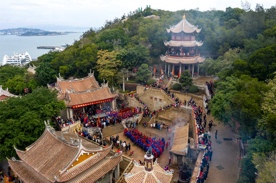 湄洲島媽祖祖廟禮炮不絕，香火彌漫。林春盛攝